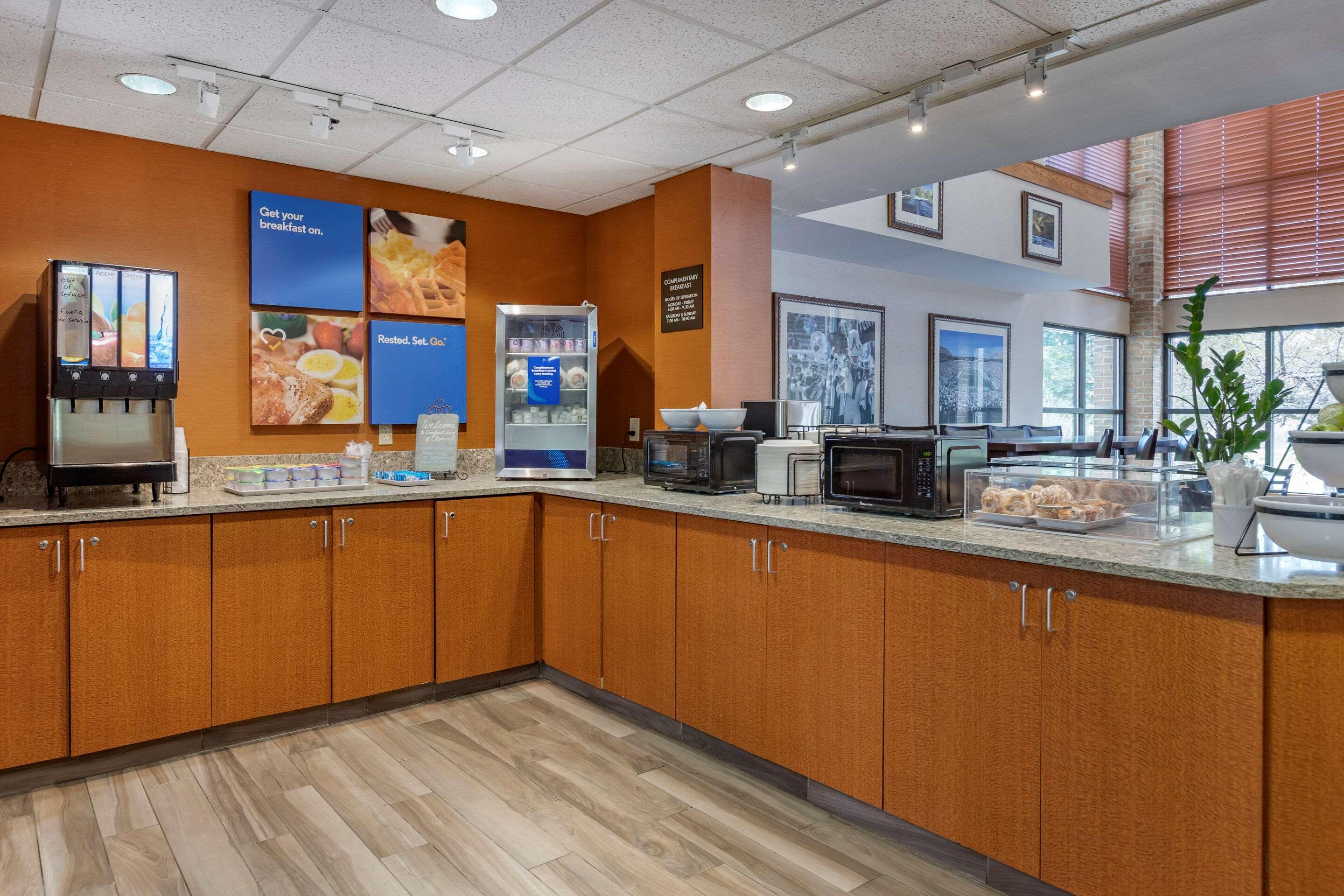 Comfort Inn Okemos - East Lansing Bagian luar foto
