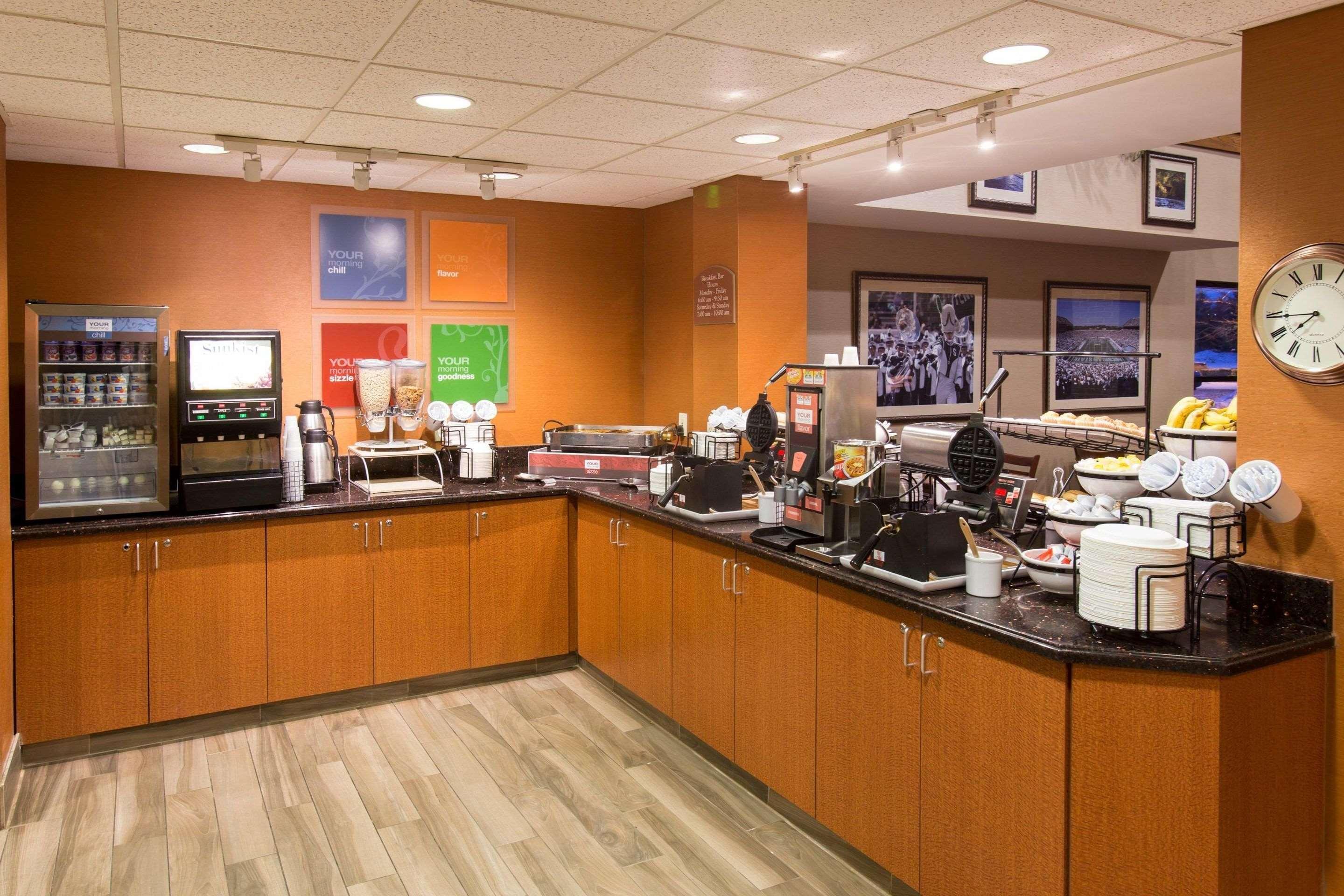 Comfort Inn Okemos - East Lansing Bagian luar foto