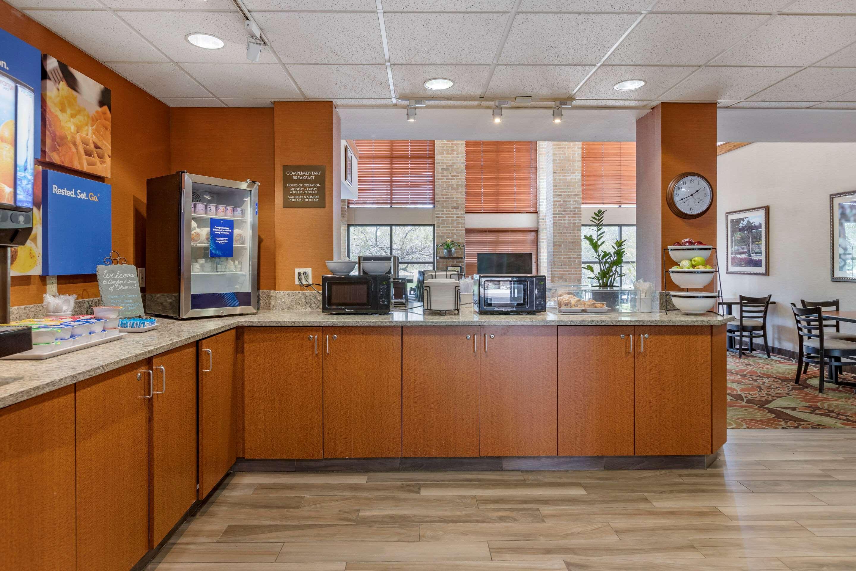 Comfort Inn Okemos - East Lansing Bagian luar foto