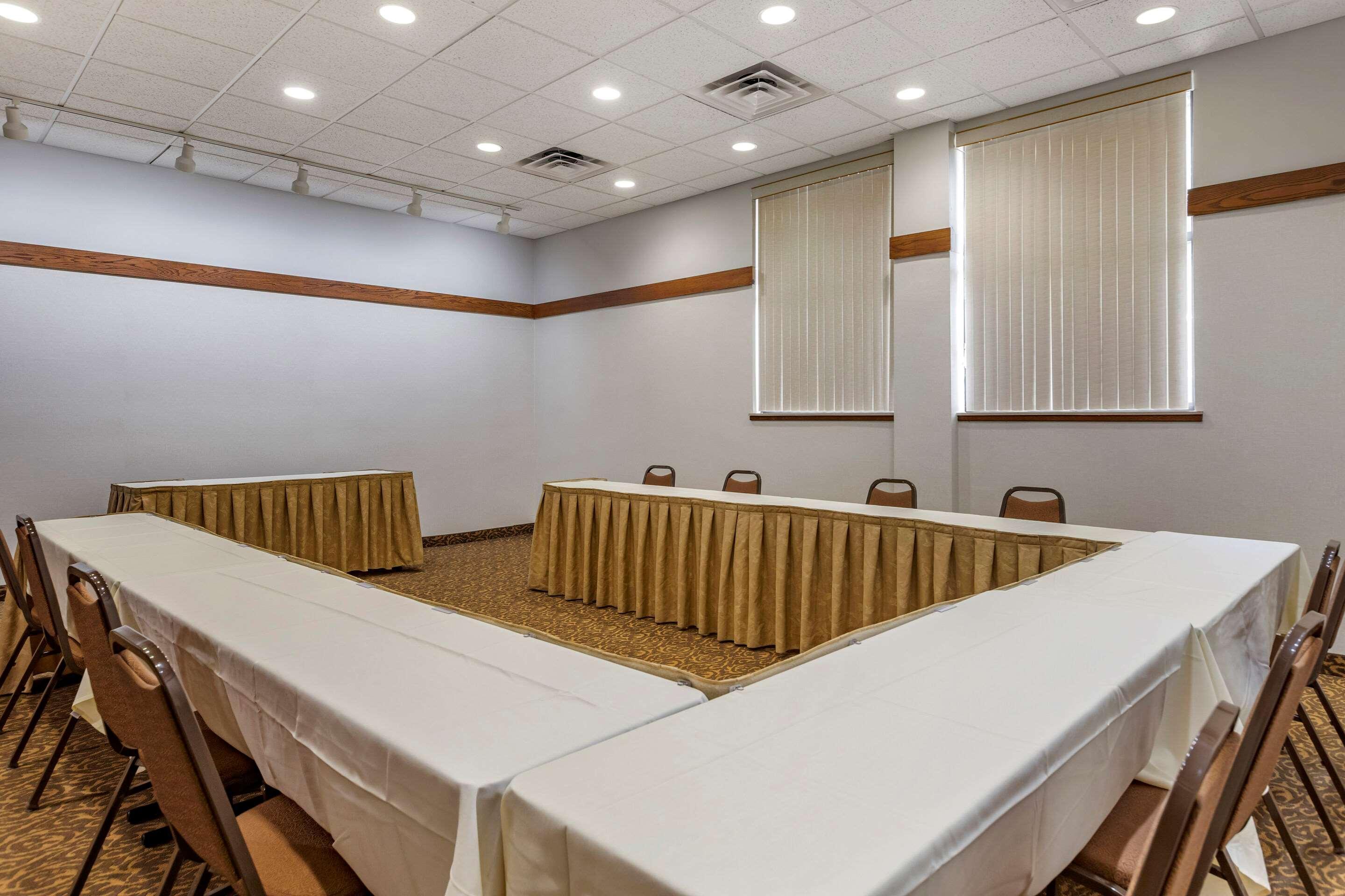 Comfort Inn Okemos - East Lansing Bagian luar foto