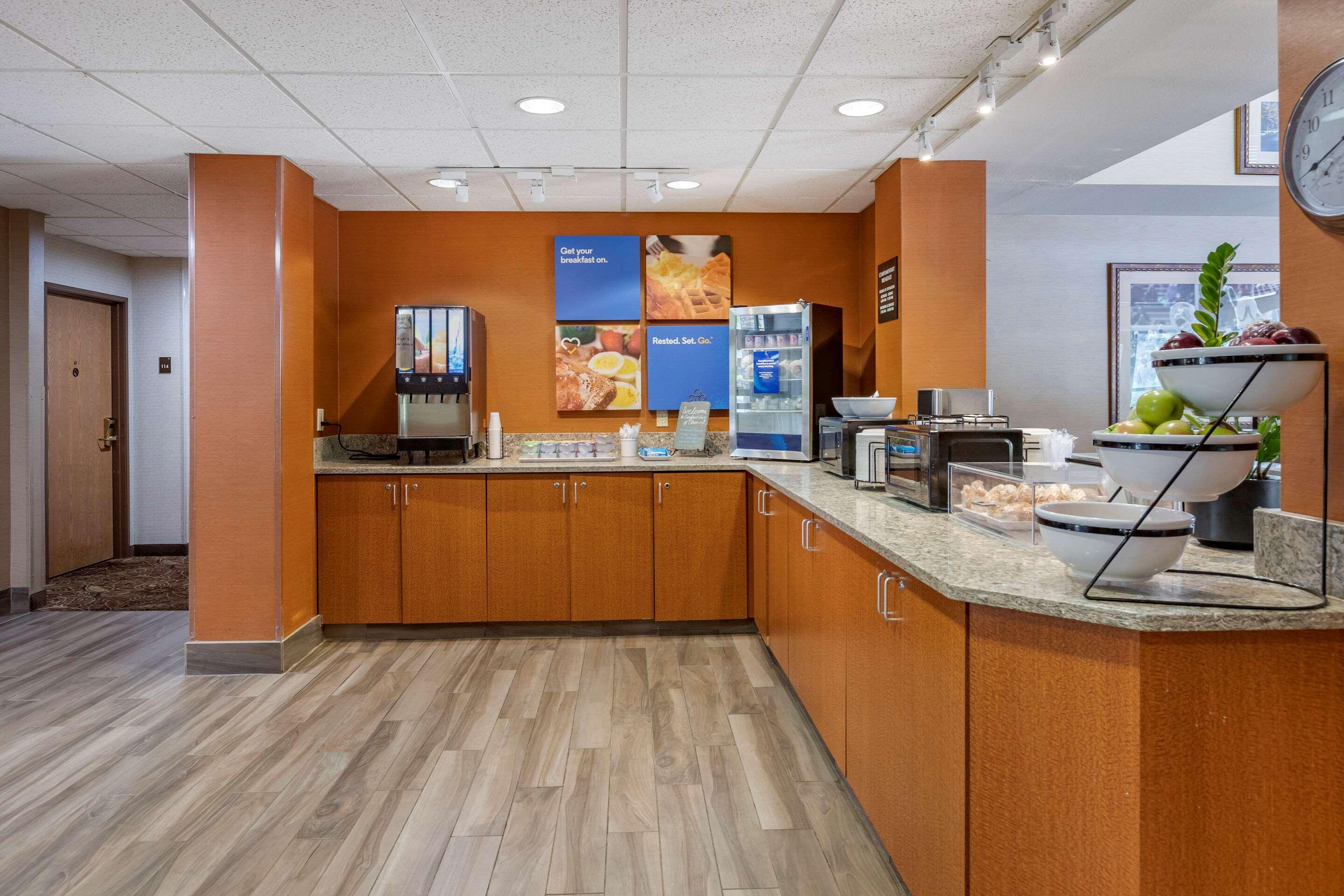 Comfort Inn Okemos - East Lansing Bagian luar foto
