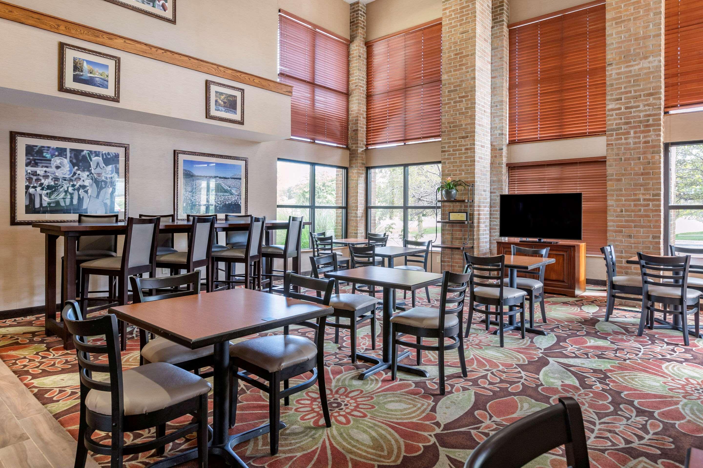 Comfort Inn Okemos - East Lansing Bagian luar foto