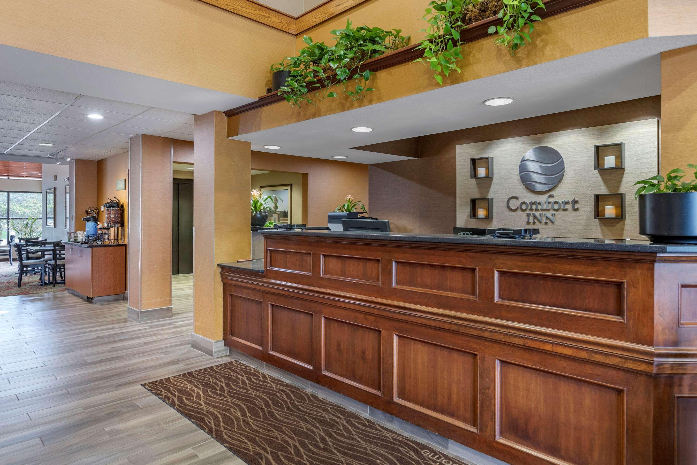 Comfort Inn Okemos - East Lansing Bagian luar foto